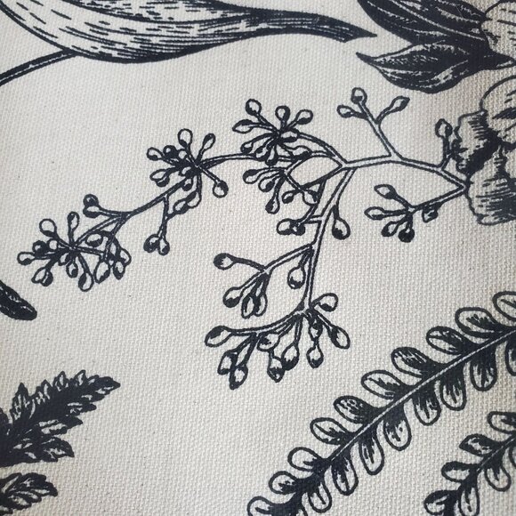 NWT Crabtree Table Runner Black & White 100% Cotton Toile 72x12" French Floral - Picture 5 of 7